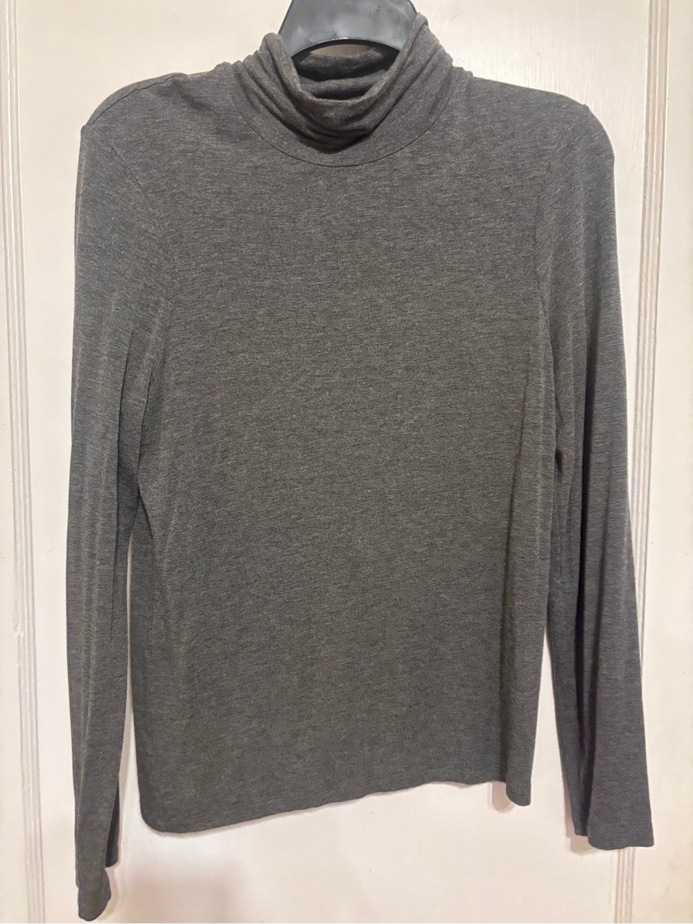 Women’s Gray Turtleneck Long-Sleeve Shirt